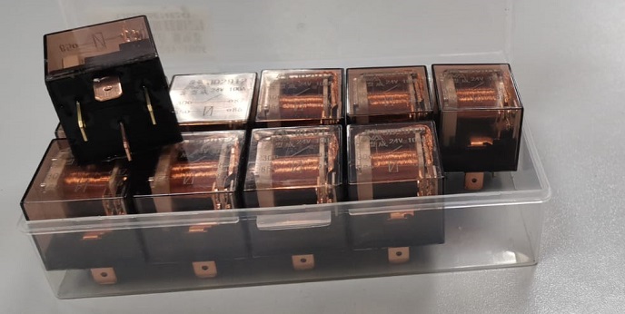 Реле 4 контакта FAW J6 (JD2912)